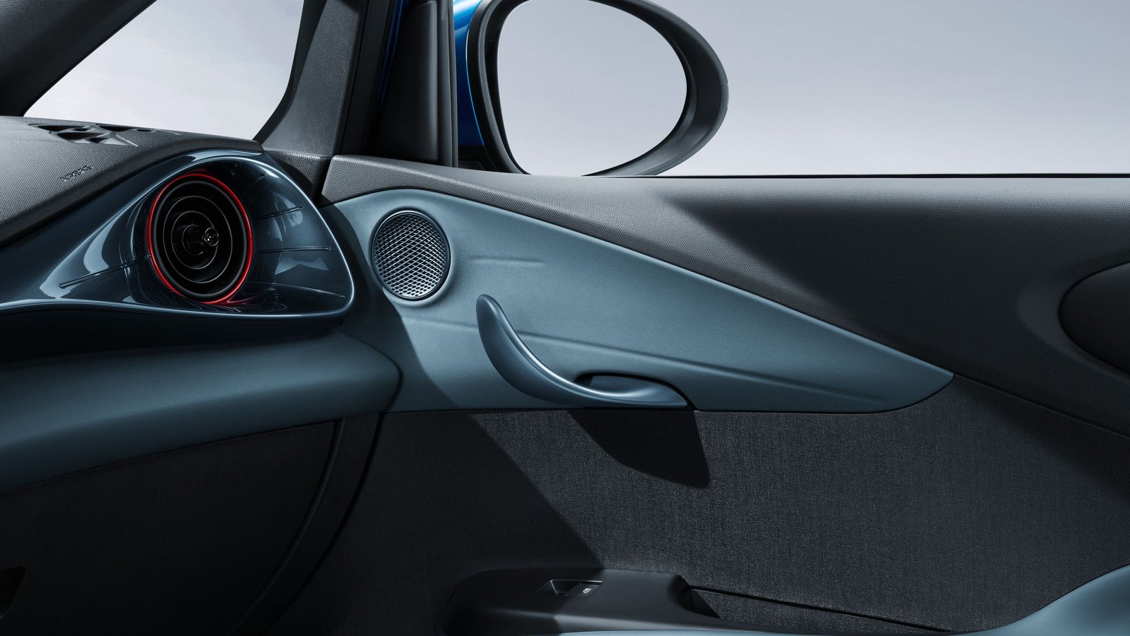 Türinnenverkleidung des BYD Dolphin mit integriertem Lautsprecher, Türgriff und Seitenfenster